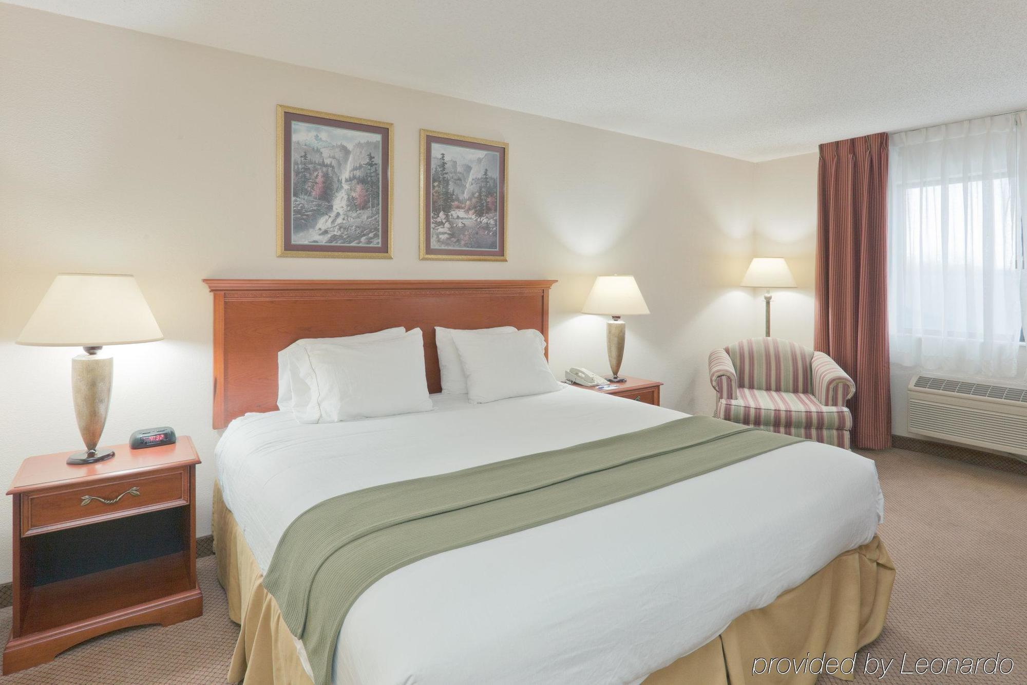 Holiday Inn Express Adrian By Ihg Room photo
